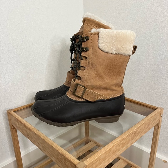 Sperry Shoes - SPERRY WINTER BOOTS / NEW CONDITION SIZE 8.